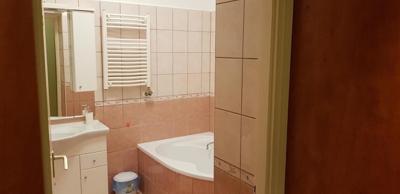 カロチャ Alice Vendeghaz Bed & Breakfast エクステリア 写真