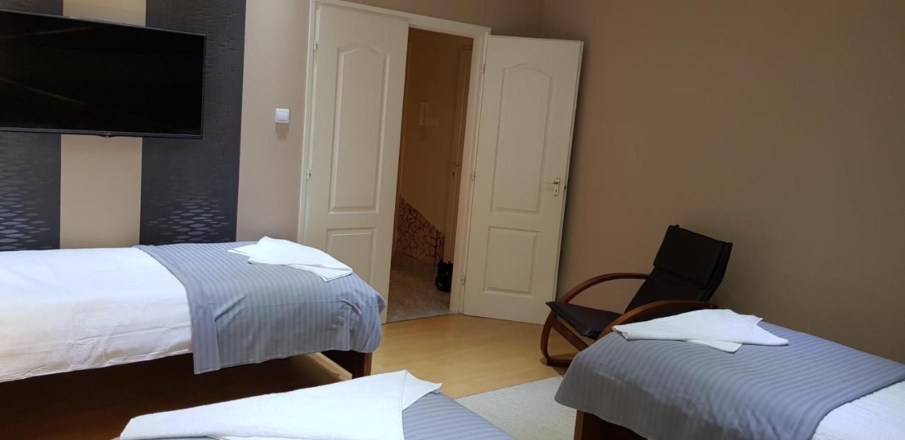 カロチャ Alice Vendeghaz Bed & Breakfast エクステリア 写真